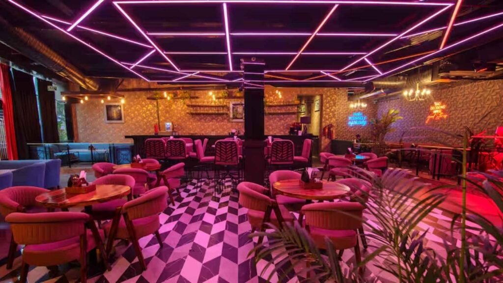 Barish Moon Bar & Lounge